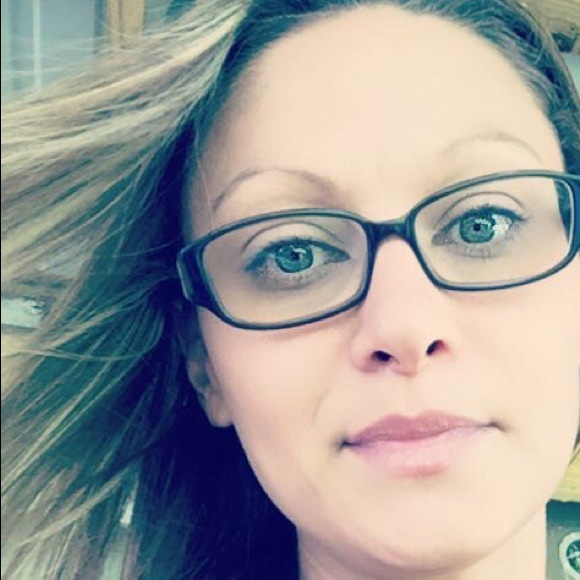 Meet your Posher, Debbie - Picture 1 of 1